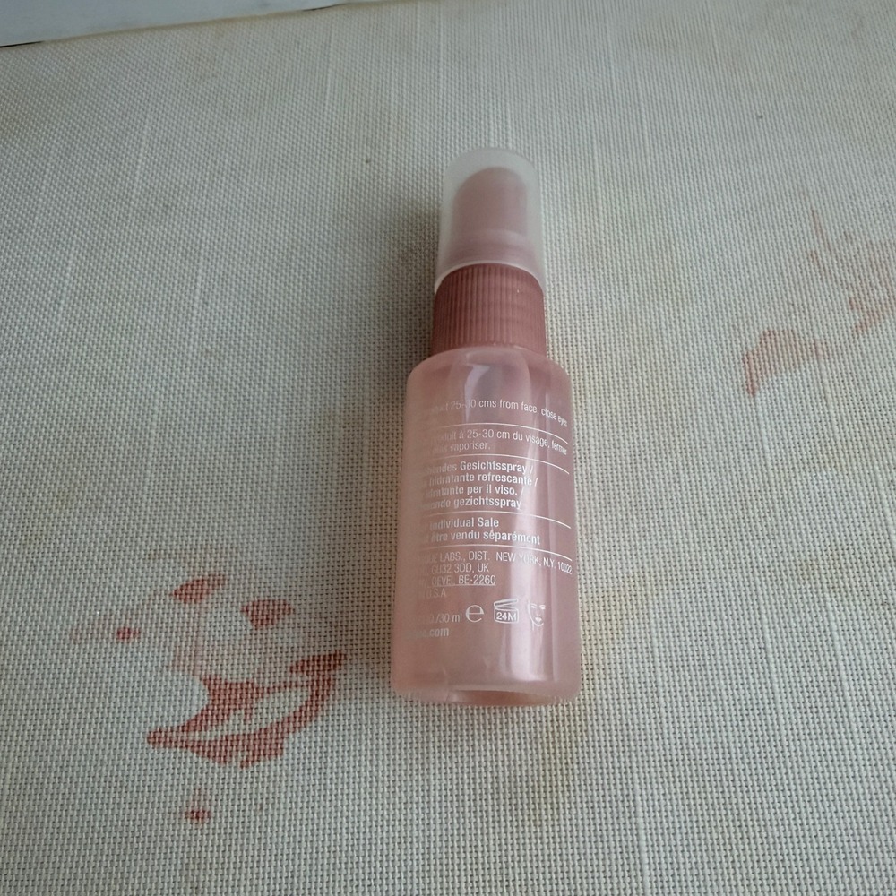 Clinique Moisture Surge Face Spray Thirsty Skin Relief MINI (1oz/30mL) - Picture 4 of 5